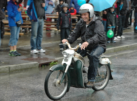 200900815-525-moped055