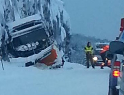 Brøytebilen utfor vegen