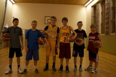 1 div. basket